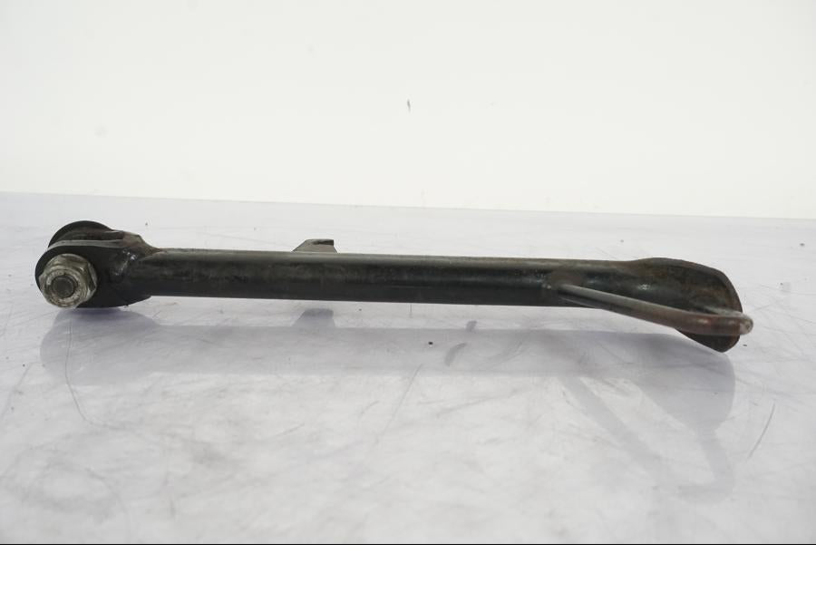 Snett nerifrån på Sidostöd från en Honda CBR 125 R -2006 motorcykel.