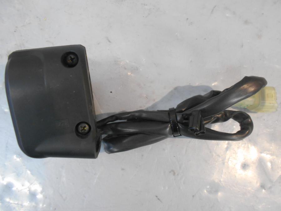 Baksidan på Styrelreglage från en Kawasaki Z 900 -2018 motorcykel.