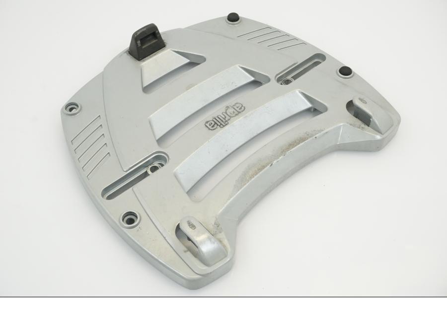 Framsidan på Pakethållare från en Aprilia ETV 1000 -2002 motorcykel.