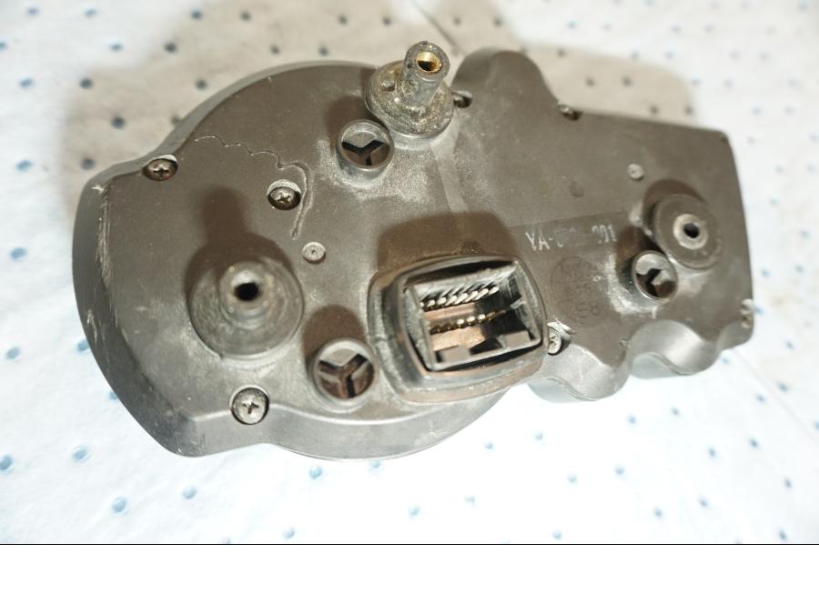 Snett uppifrån på Instrumentpanel från en Yamaha YZF R6 -2003 motorcykel.