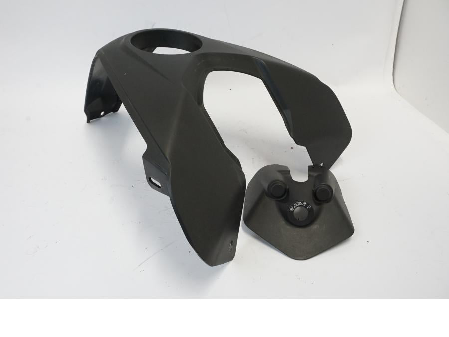 Framsidan på Kåpset från en KTM 690 Duke -2016 motorcykel.