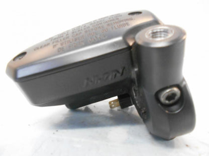 Höger sida på Bromshuvudcylinder från en Kawasaki Z 900 -2018 motorcykel.