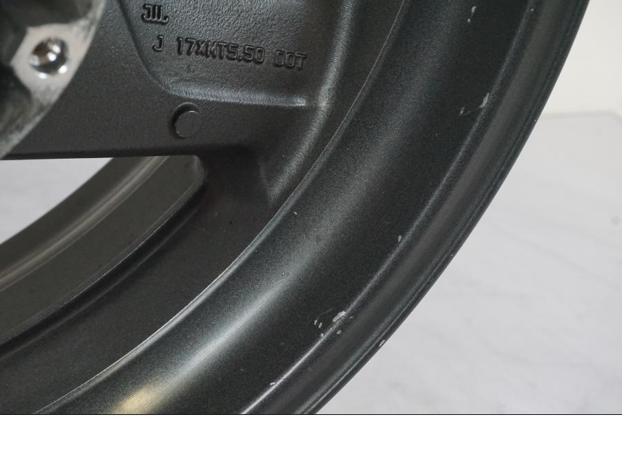 Extrabild5 på Fälg från en Honda VTR 1000 F -1997 motorcykel.