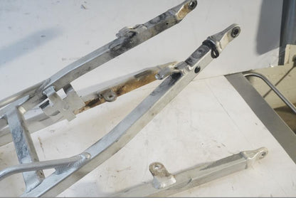 Höger sida på Bakram från en Husqvarna TE 310 -2009 motorcykel.