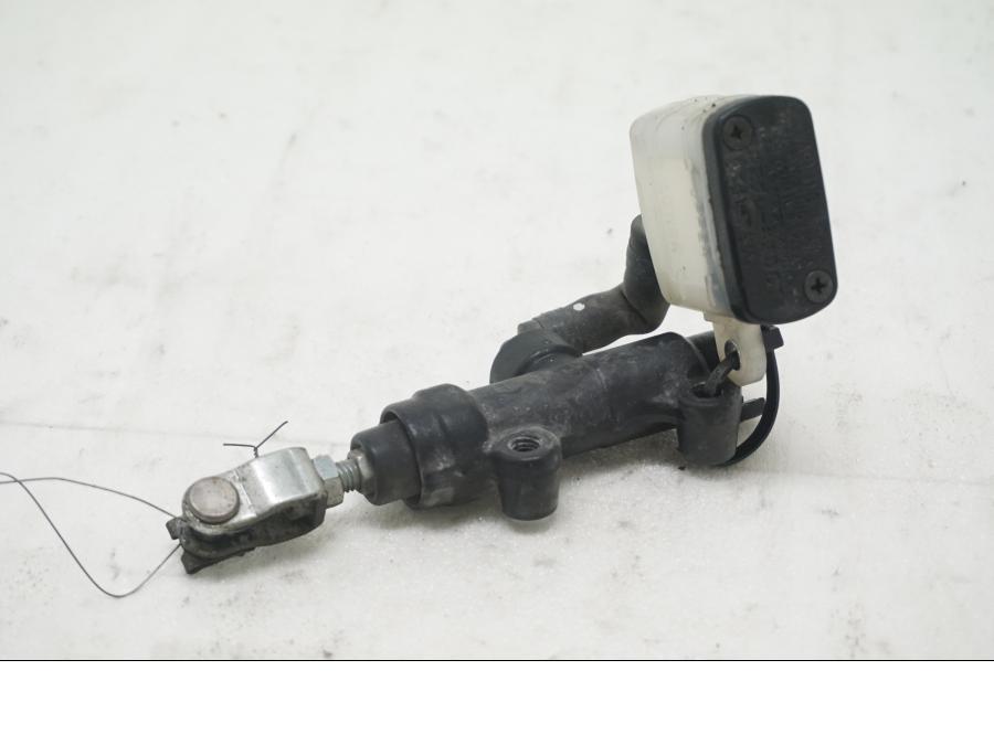 Framsidan på Bromshuvudcylinder från en Triumph Tiger Explorer -2012 motorcykel.