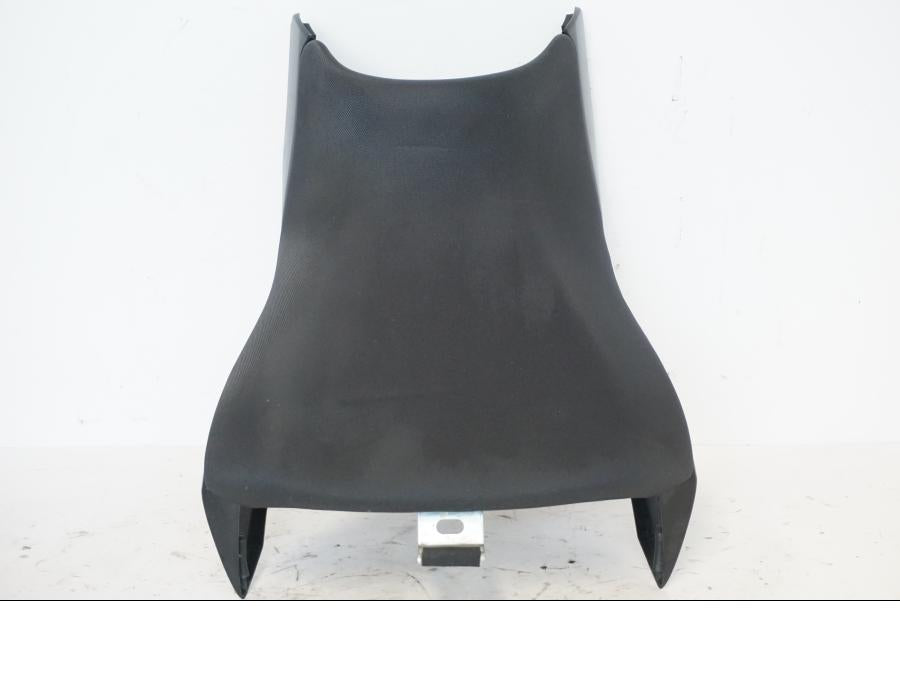 Framsidan på Sadel från en Kawasaki ER-6N -2012 motorcykel.