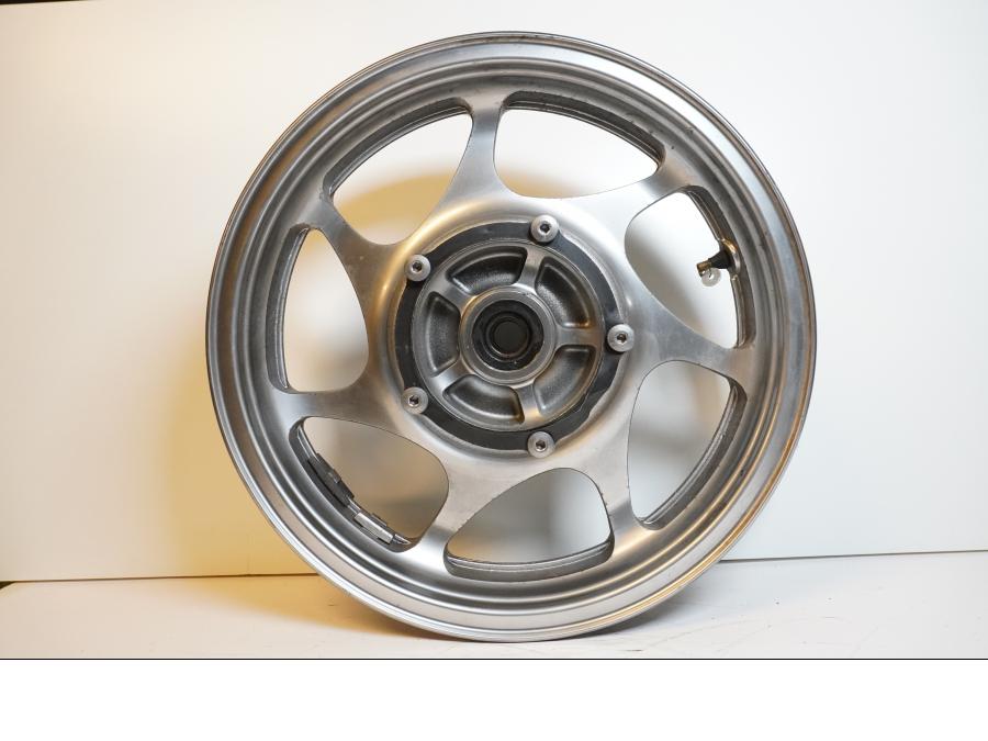 Extrabild1 på Fälg från en Kawasaki VN 2000 -2006 motorcykel.