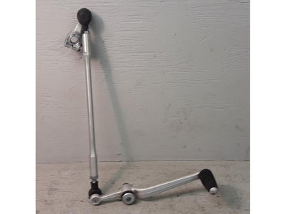 Framsidan på Växelpedal från en Yamaha YZF R6 -2006 motorcykel.