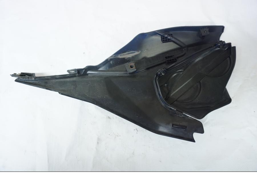 Baksidan på Ramplast från en Ducati 899 Panigale -2015 motorcykel.