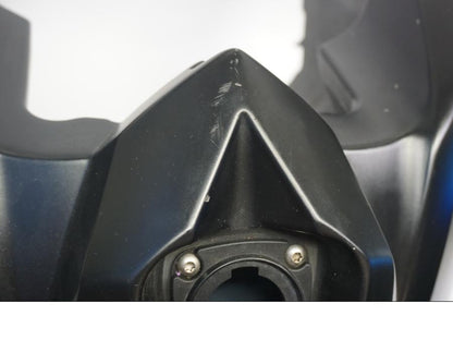 Snett uppifrån på Bensintank från en KTM 990 SMT -2008 motorcykel.