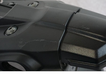 Höger sida på Skylthållare från en Yamaha MT-09 -2021 motorcykel.