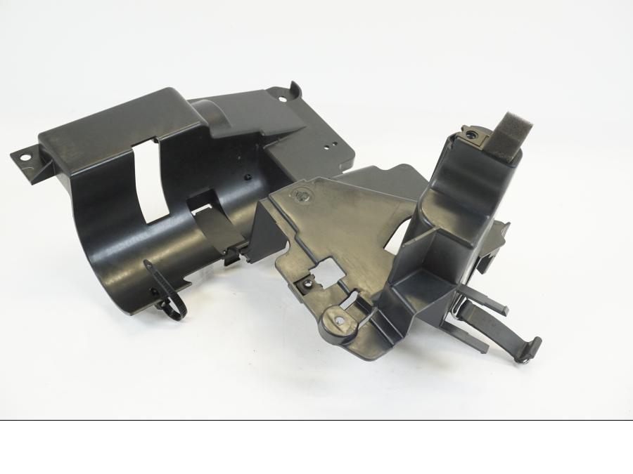 Framsidan på Verktygslåda från en Yamaha XVS 1100 -2001 motorcykel.