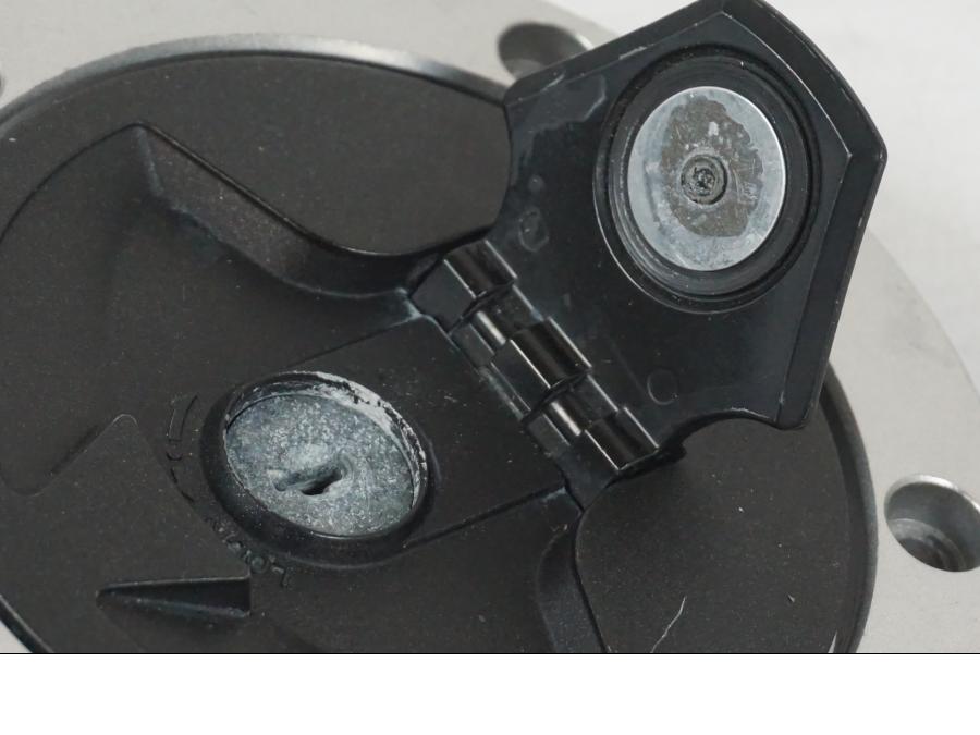 Vänster sida på Låssats från en Kawasaki ER-6F -2010 motorcykel.