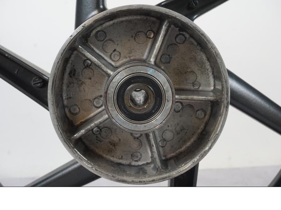 Extrabild1 på Fälg från en Honda CB 750 -1996 motorcykel.