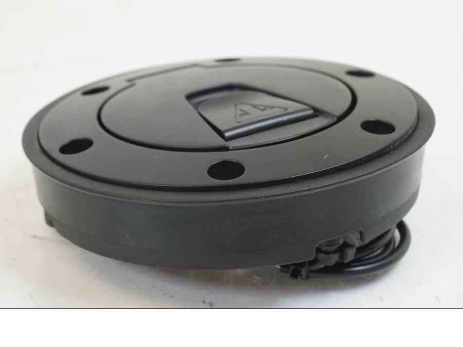 Vänster sida på Tanklock från en Triumph Speed Triple -2021 motorcykel.