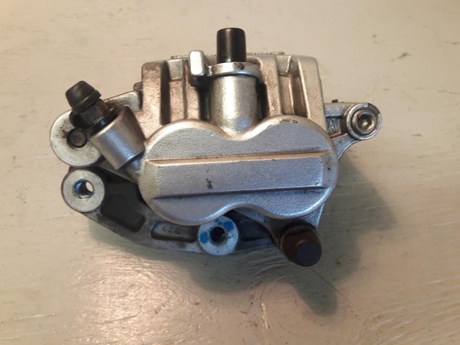 Framsidan på Bromsok från en Yamaha WR 125 -2010 motorcykel.