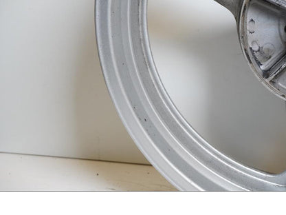 Extrabild6 på Fälg från en Suzuki SV 650 -2006 motorcykel.