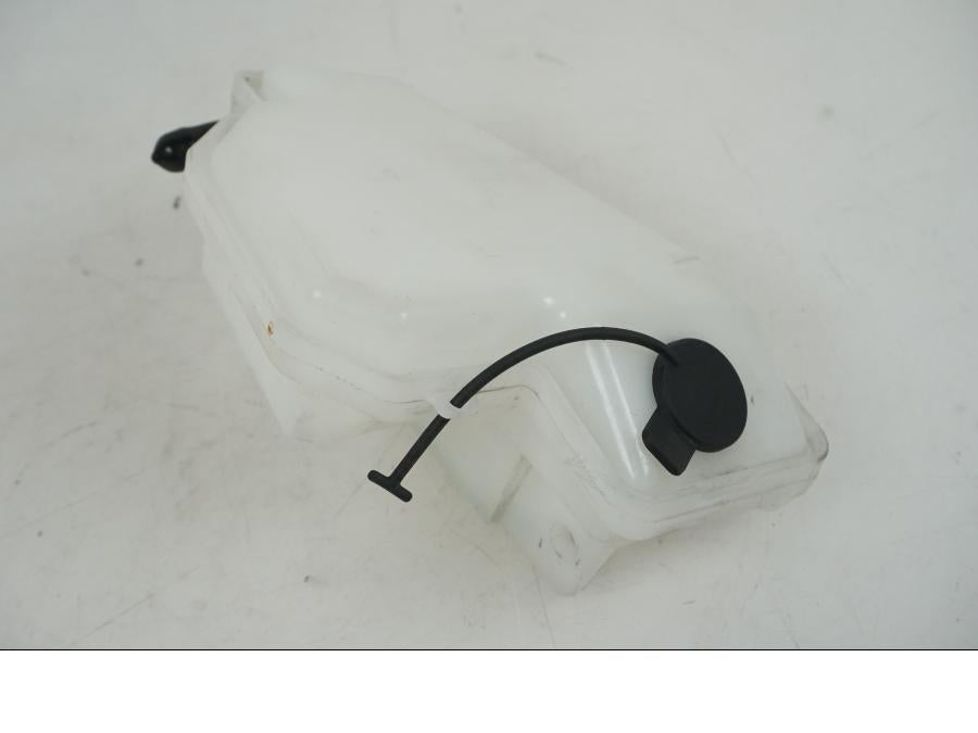 Framsidan på Vattenexpansionskärl från en BMW F 750 GS -2019 motorcykel.