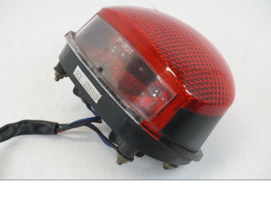 Snett nerifrån på Baklampa från en Triumph TT 600 -2002 motorcykel.