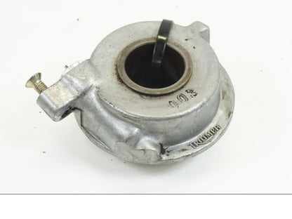 Baksidan på Hastighetsdrivning från en Triumph Speedmaster -2006 motorcykel.