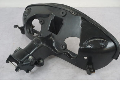 Snett nerifrån på Toppkåpstag från en Triumph Daytona 955I -2000 motorcykel.