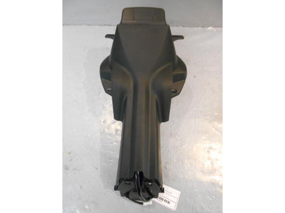 Snett nerifrån på Skylthållare från en Suzuki GSX-S 1000 -2018 motorcykel.