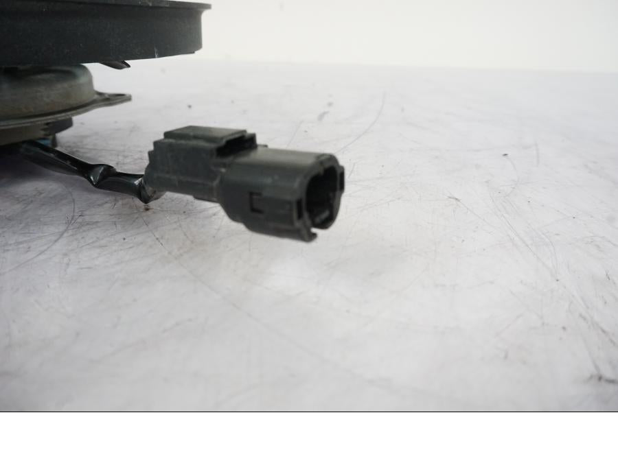 Höger sida på Vattenkylfläkt från en Honda VFR 1200 -2010 motorcykel.