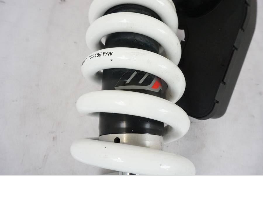 Snett uppifrån på Stötdämpare ESA från en KTM 1290 Super Duke -2019 motorcykel.