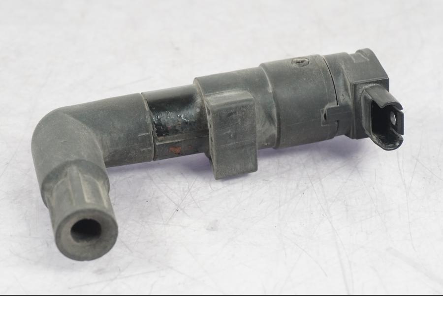 Framsidan på Tändspole från en BMW R 1200 GS -2005 motorcykel.