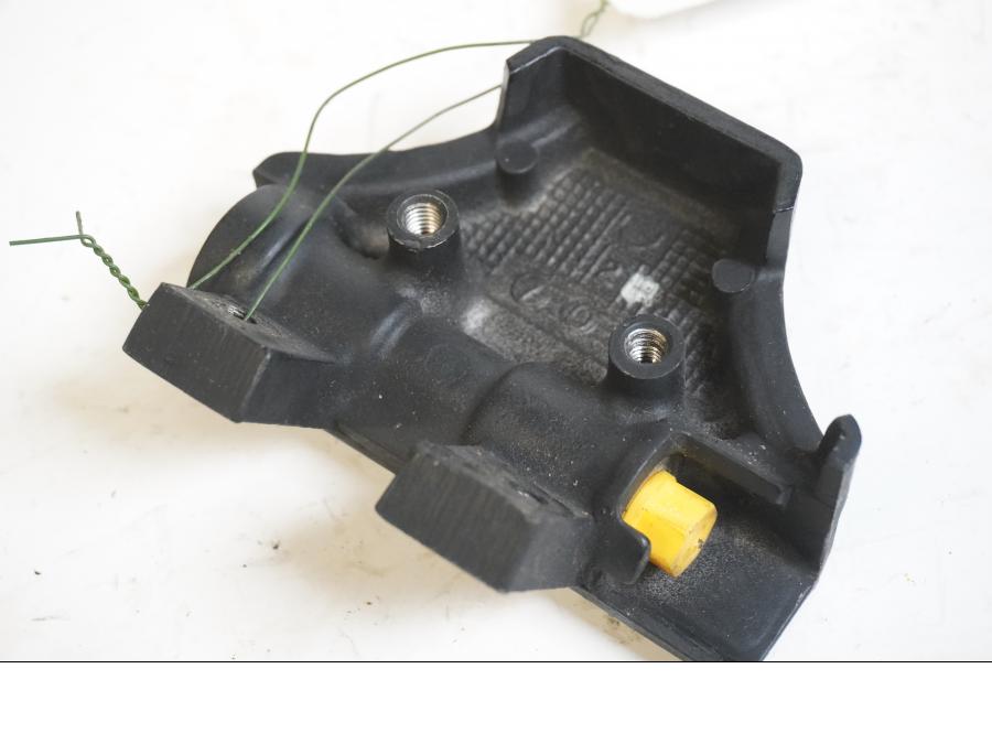 Framsidan på Bromsfördelare från en Honda VF 750 S -1982 motorcykel.