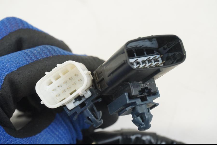 Vänster sida på Kablage från en Yamaha MT-09 Tracer -2021 motorcykel.