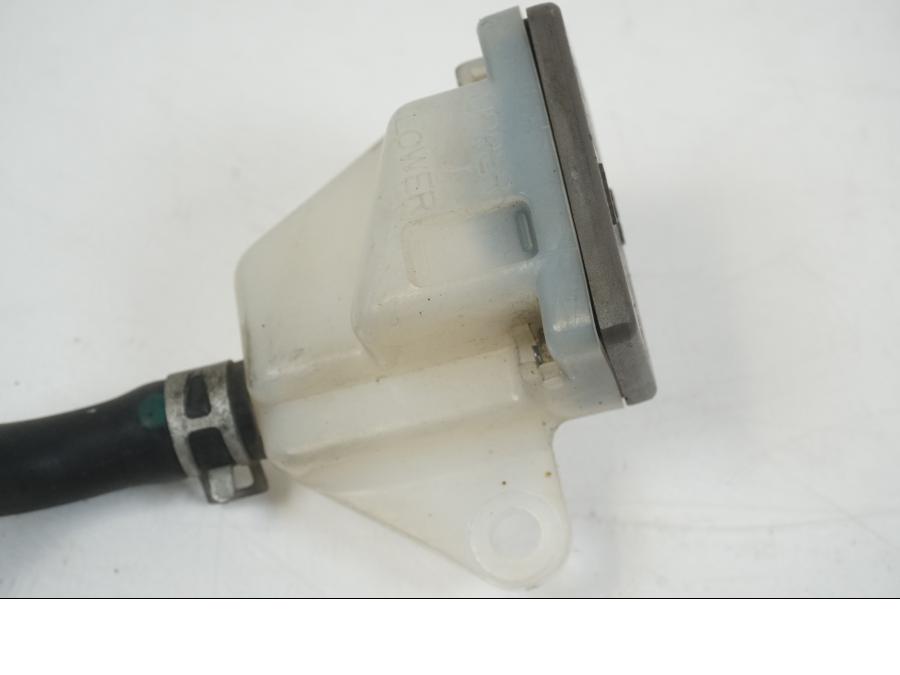 Vänster sida på Bromshuvudcylinder från en Suzuki GSX-R 1000 -2003 motorcykel.