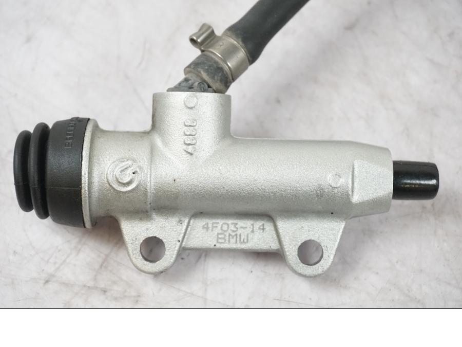 Vänster sida på Bromshuvudcylinder från en BMW K 1600 GTL -2015 motorcykel.