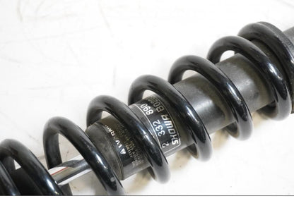 Snett uppifrån på Stötdämpare från en BMW K 1200 LT -2004 motorcykel.