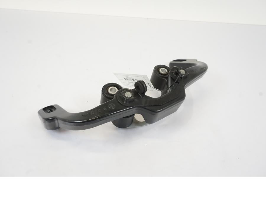 Framsidan på Styrfäste från en BMW R 1150 RS -2003 motorcykel.