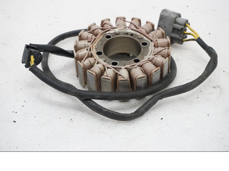 Framsidan på Generator från en Ducati Monster 1200 -2015 motorcykel.