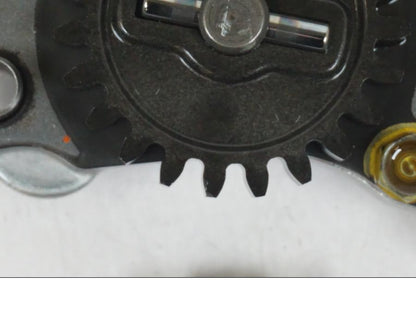Höger sida på Oljepump från en Honda CBR 125 R -2006 motorcykel.