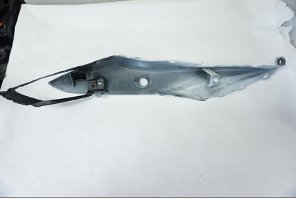 Höger sida på Bakvinge från en Suzuki GSX-R 1000 -2009 motorcykel.