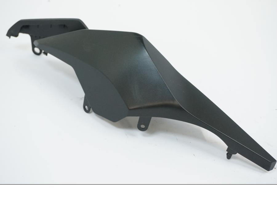 Vänster sida på Bakvinge från en Honda CB 650 R -2019 motorcykel.