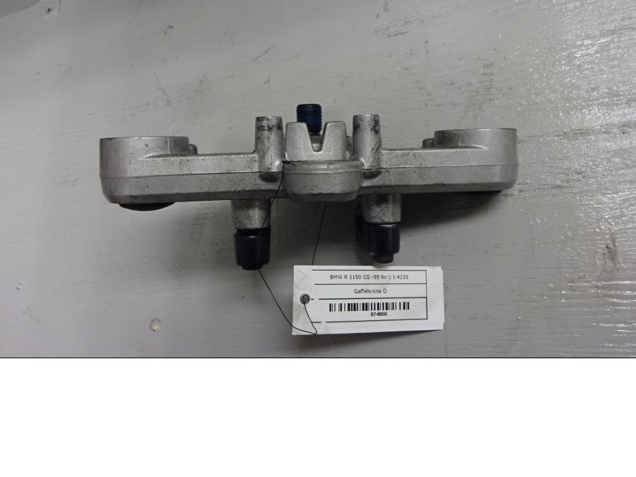 Baksidan på Gaffelkrona från en BMW R 1150 GS -1999 motorcykel.