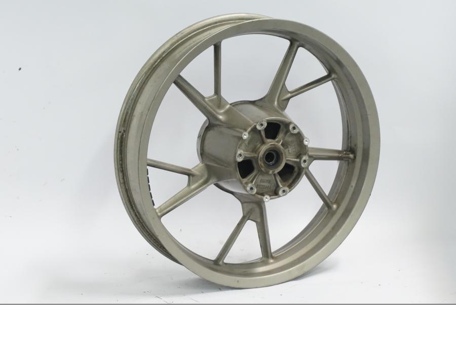 Baksidan på Fälg från en BMW G 650 GS -2011 motorcykel.