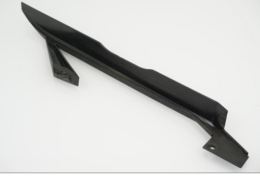 Snett uppifrån på Kedjeskydd från en KTM 690 Duke -2012 motorcykel.