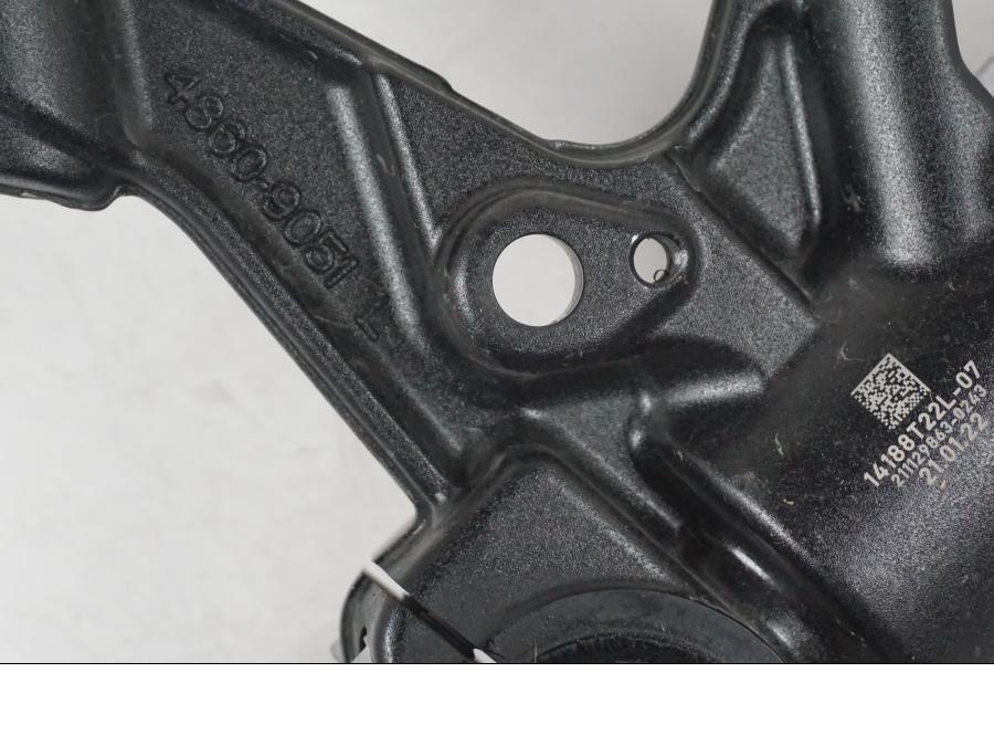 Extrabild4 på Gaffelben från en KTM 1290 Super Duke R -2022 motorcykel.