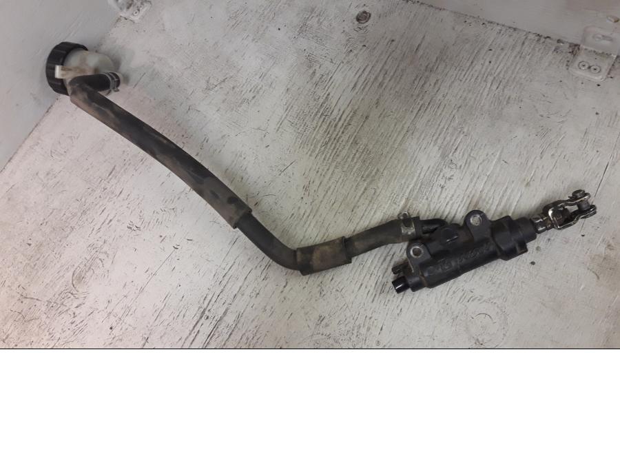 Baksidan på Bromshuvudcylinder från en Yamaha XTZ 750 -1995 motorcykel.