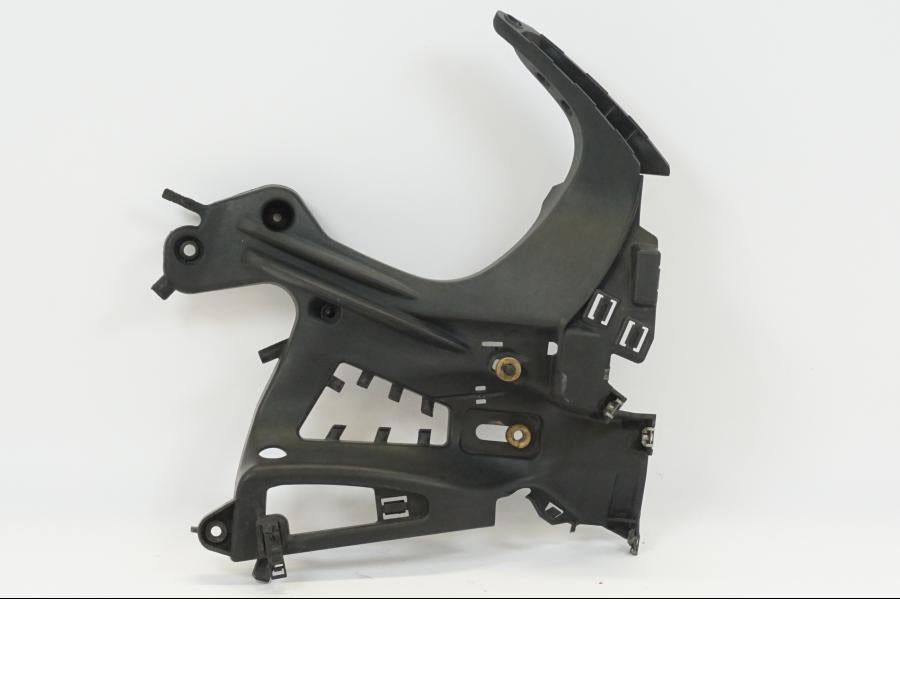 Framsidan på Toppkåpstag från en BMW K 1200 S -2006 motorcykel.