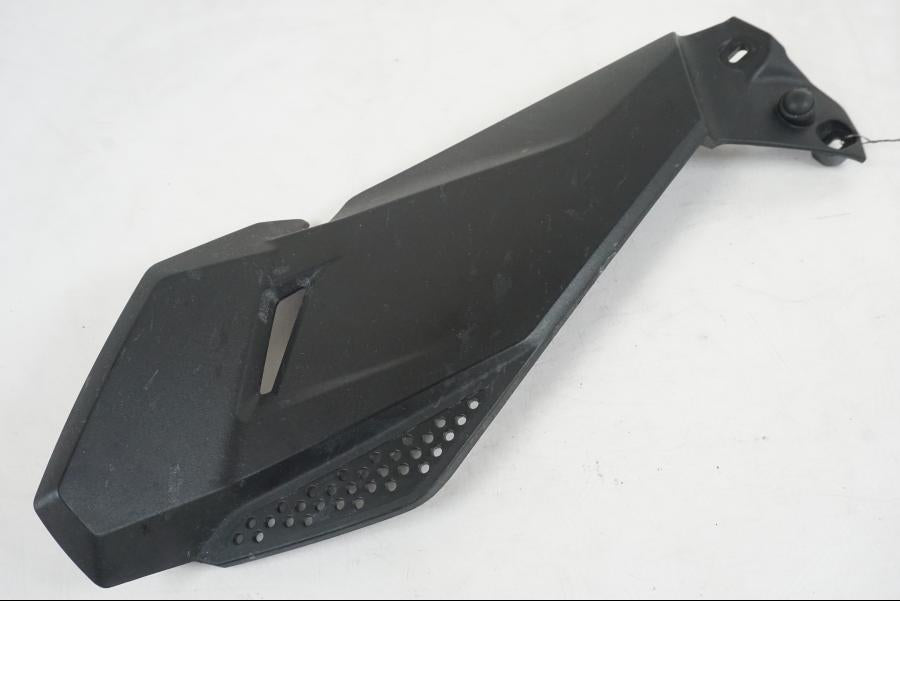 Vänster sida på Bensintankskåpa från en BMW R 1250 GS -2021 motorcykel.