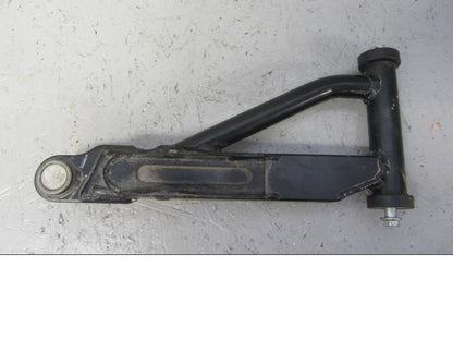 Baksidan på Länkarm från en Suzuki LTA 750 XP E -2009 motorcykel.