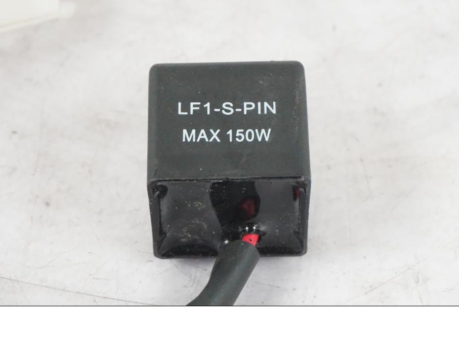 Baksidan på Blinkersrelä från en Yamaha MT-09 -2020 motorcykel.