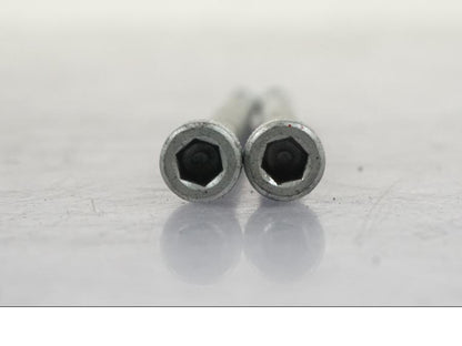 Vänster sida på Skruv / Mutter etc från en Kawasaki Z 900 -2019 motorcykel.