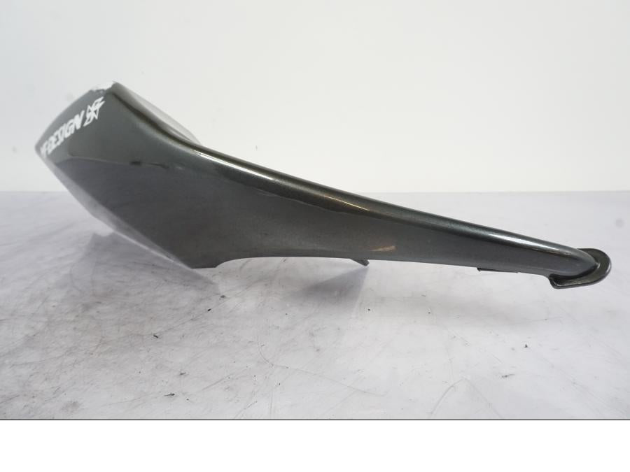 Höger sida på Bakvinge från en Suzuki GSX-R 1000 -2005 motorcykel.